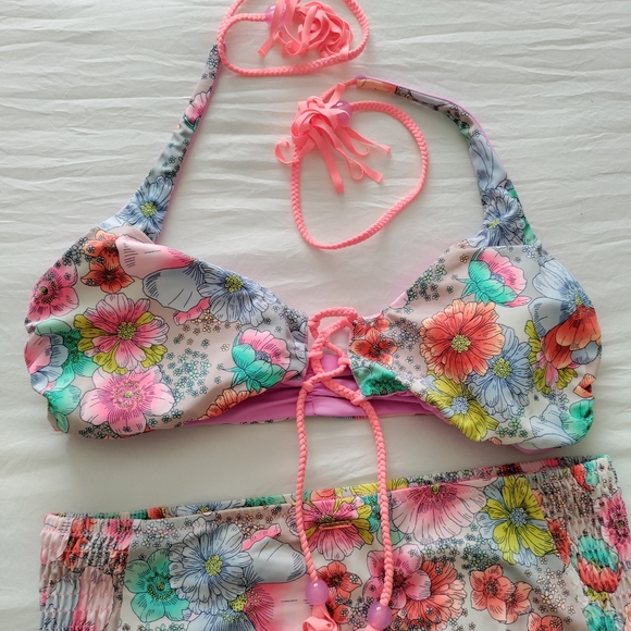 Victoria's Secret high waisted bikini! - Picture 3 of 9